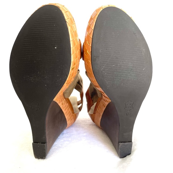 Halogen Double Buckle Wedge Sandal size 5 - Picture 9 of 9